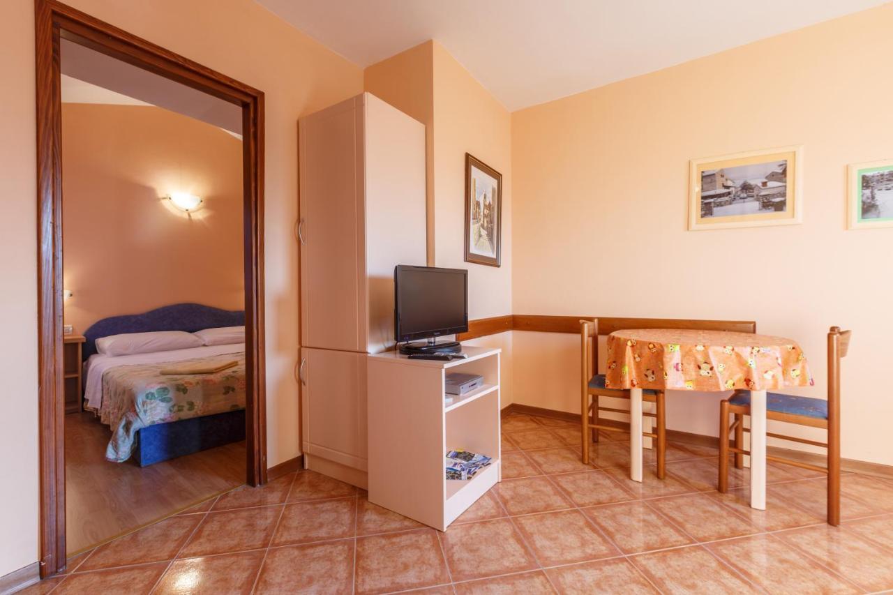 Alda-App Apartamento Funtana Exterior foto