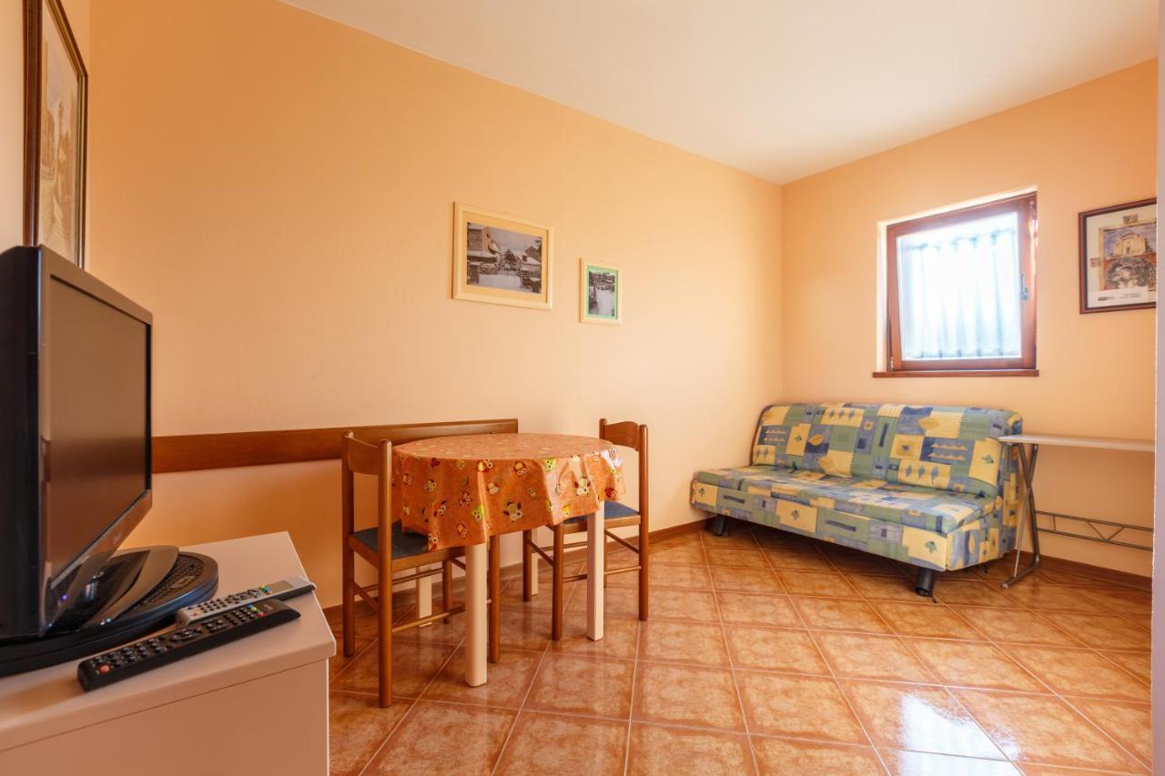 Alda-App Apartamento Funtana Exterior foto