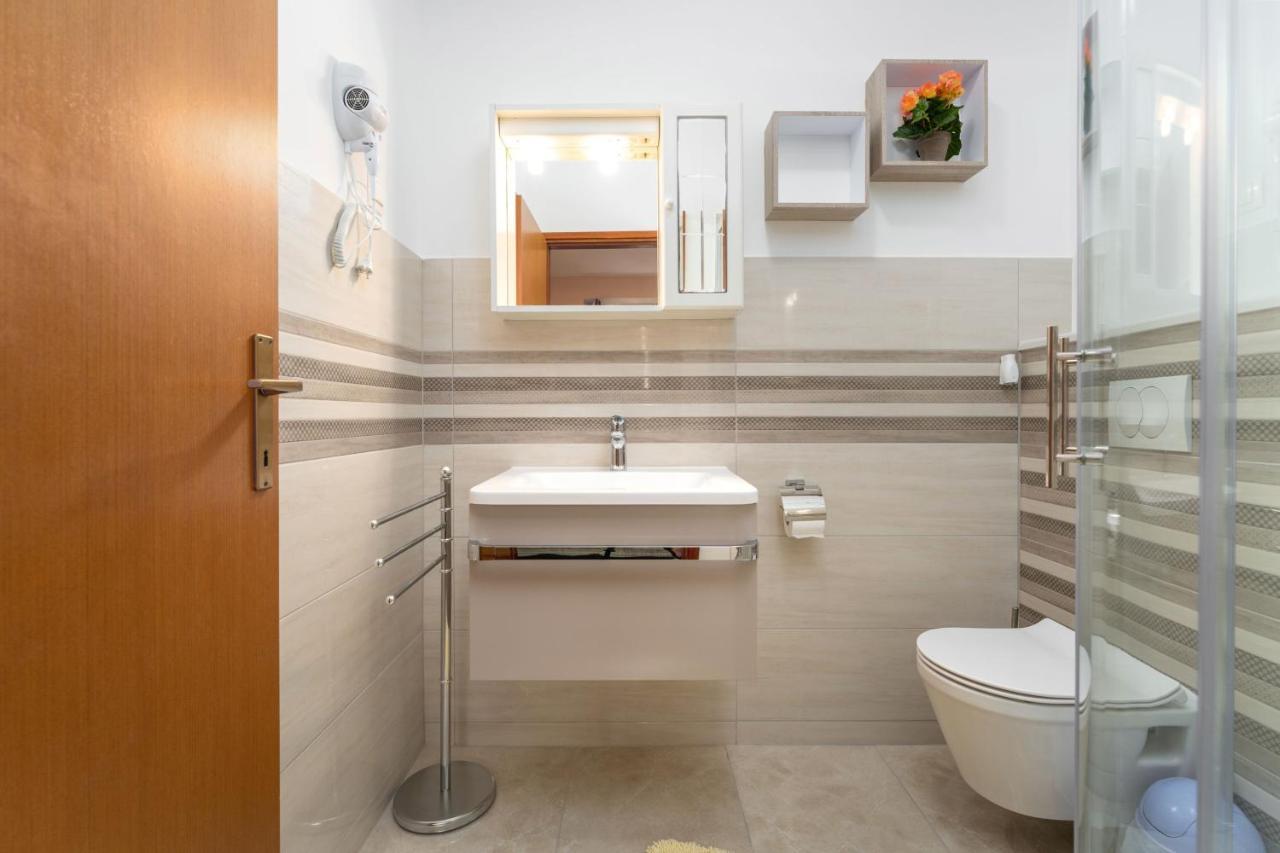 Alda-App Apartamento Funtana Exterior foto