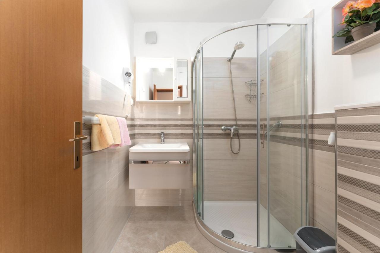 Alda-App Apartamento Funtana Exterior foto